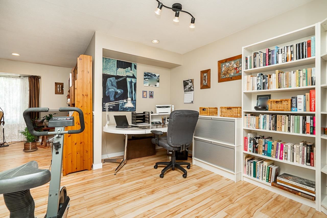 Listing Image 8