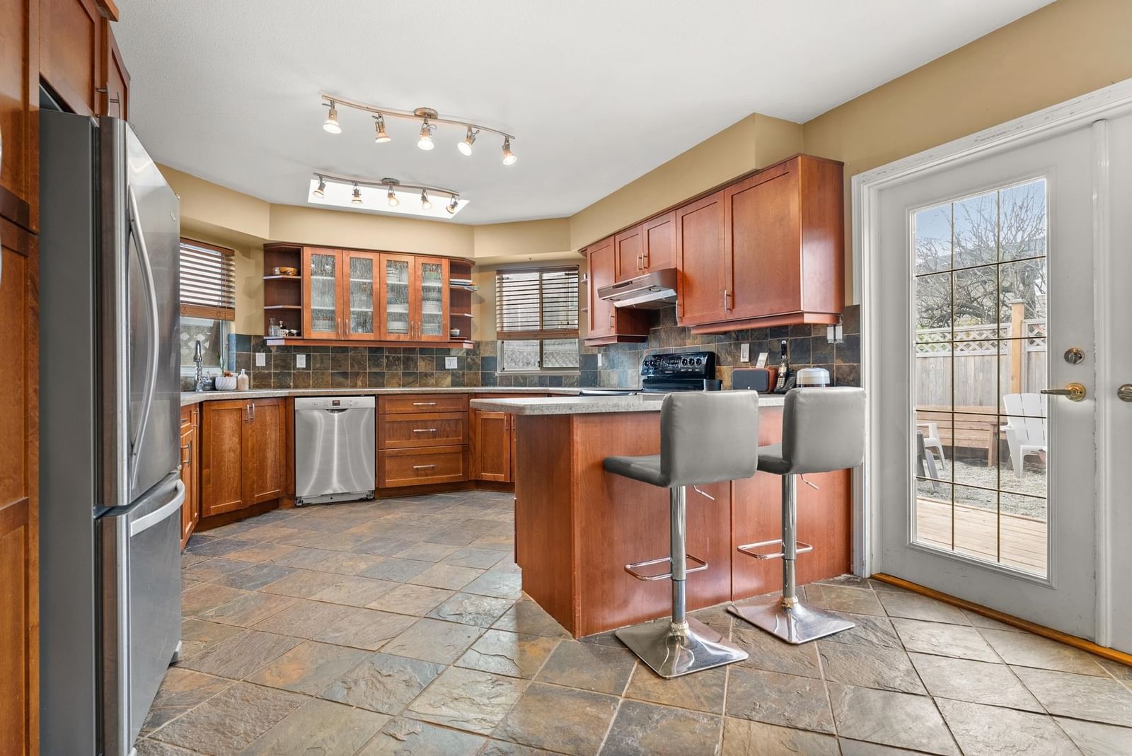 Listing Image 11