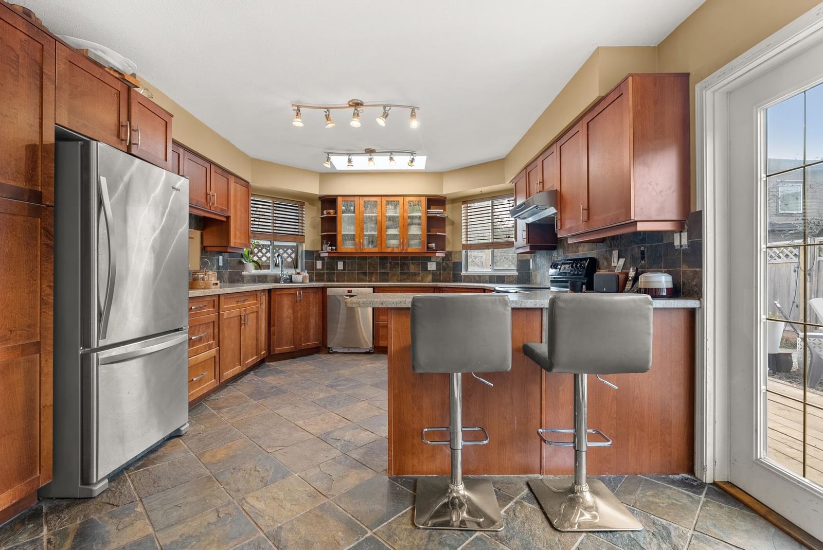 Listing Image 12