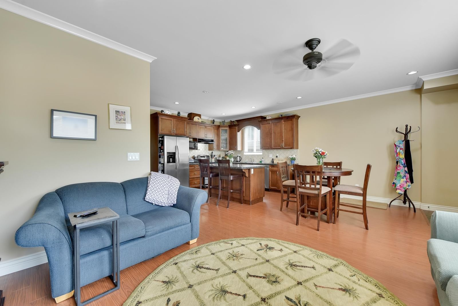Listing Image 11