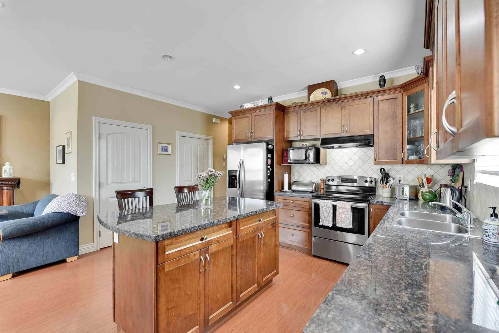 Listing Image 4