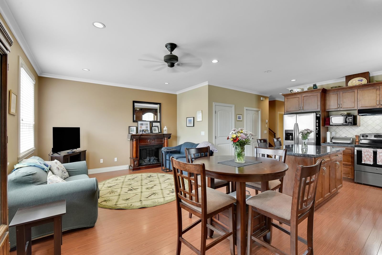 Listing Image 6