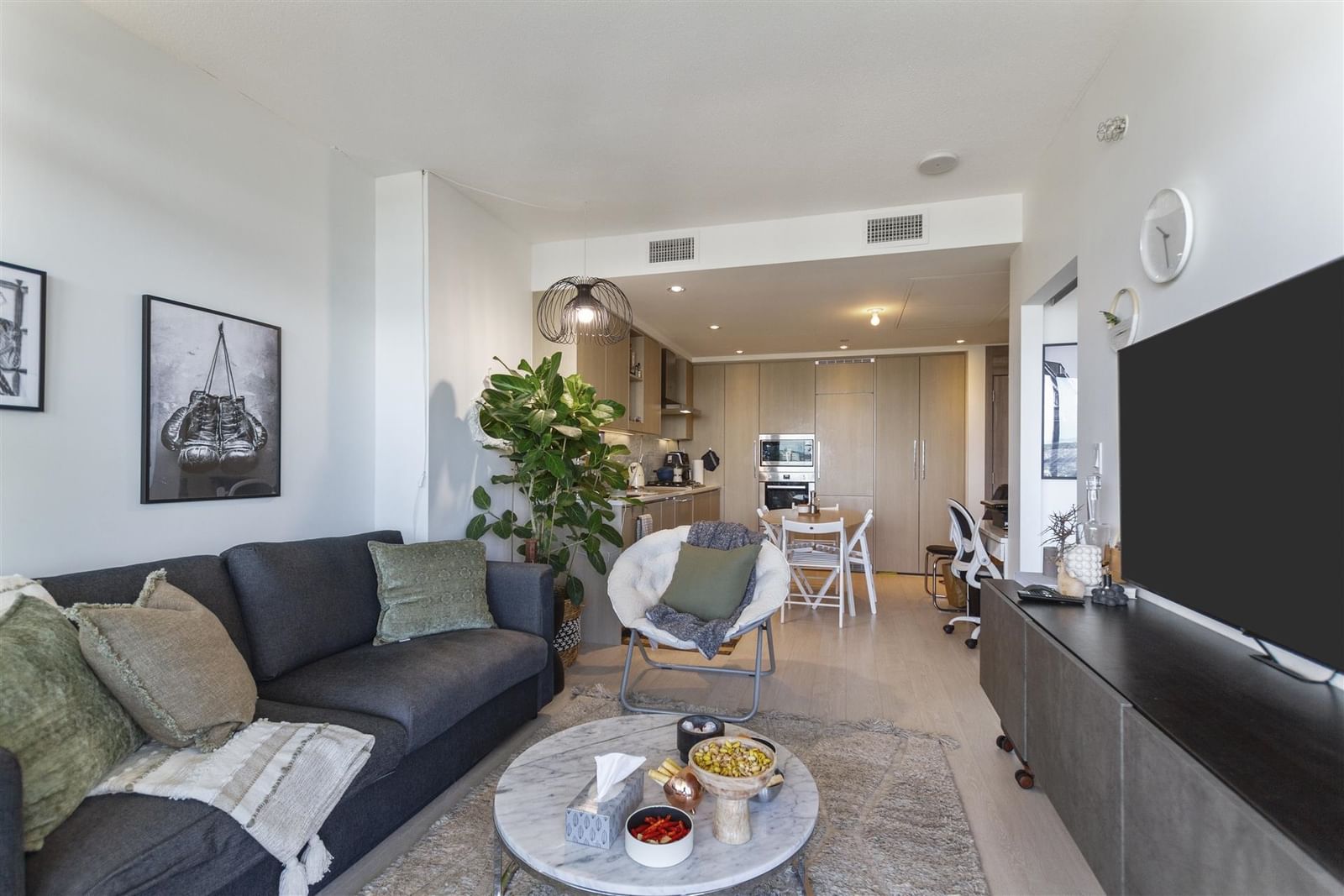 Listing Image 10