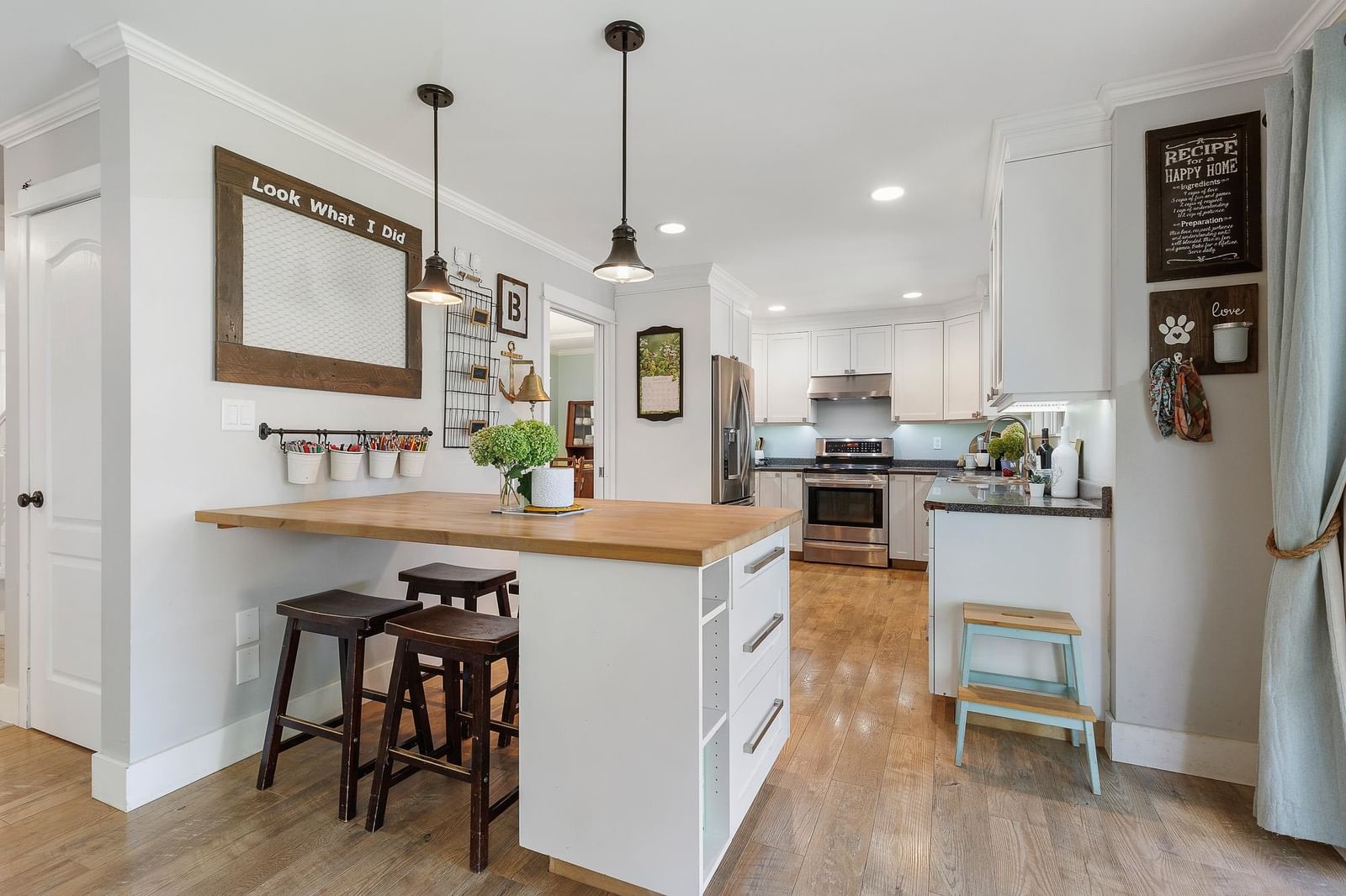 Listing Image 11