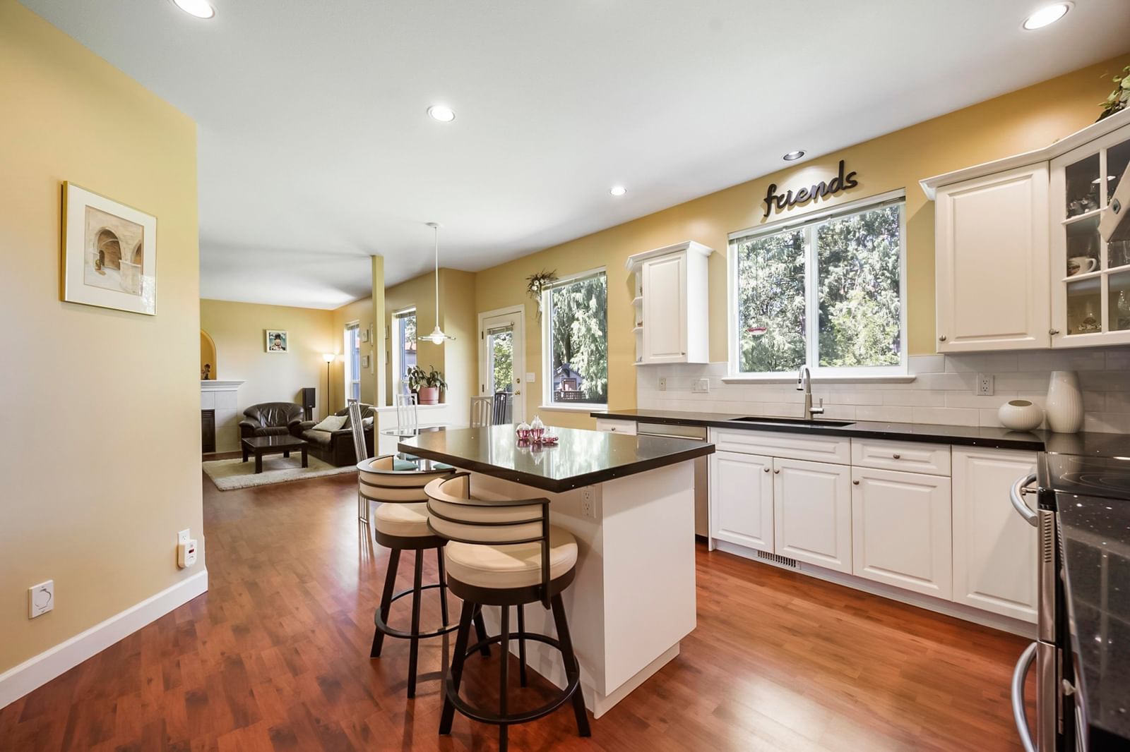 Listing Image 12