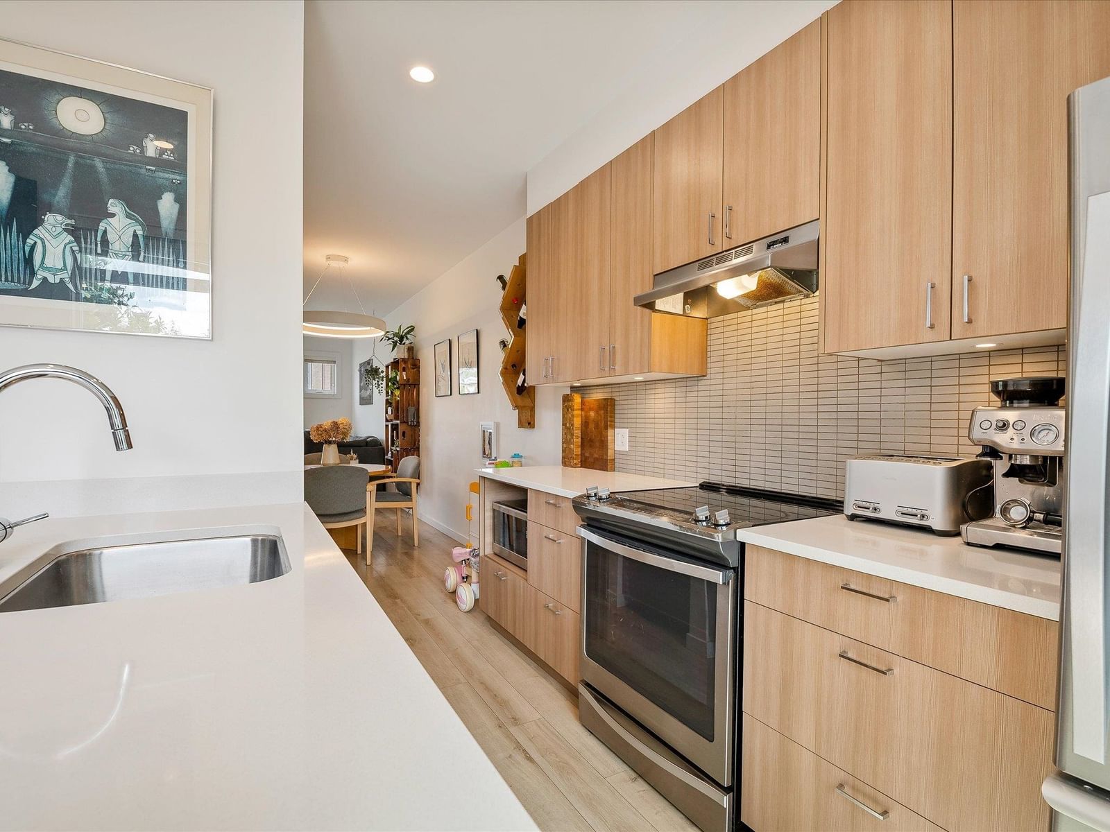 Listing Image 9
