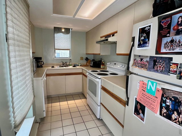 215 - 2925 Glen Drive