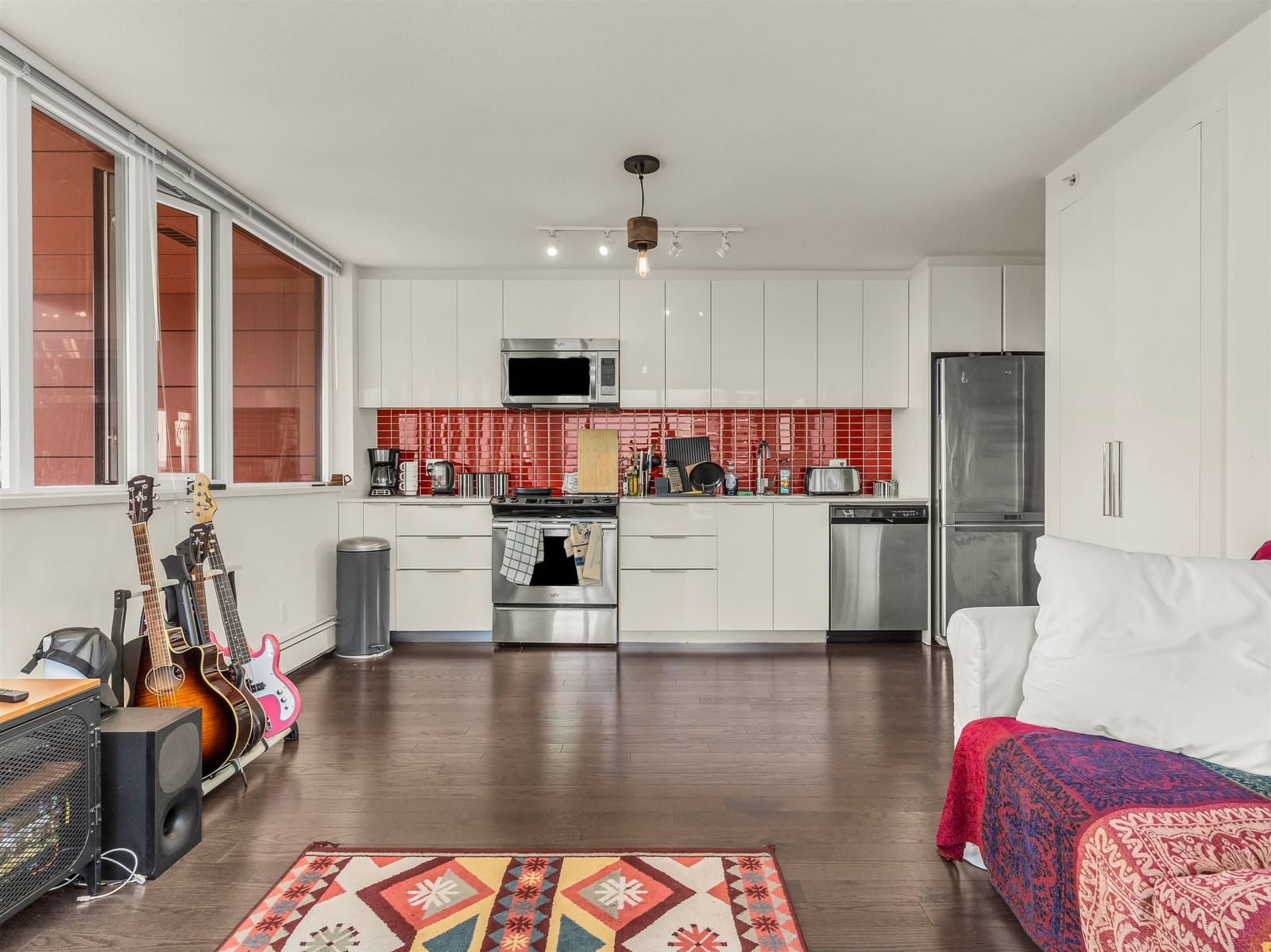 Listing Image 10