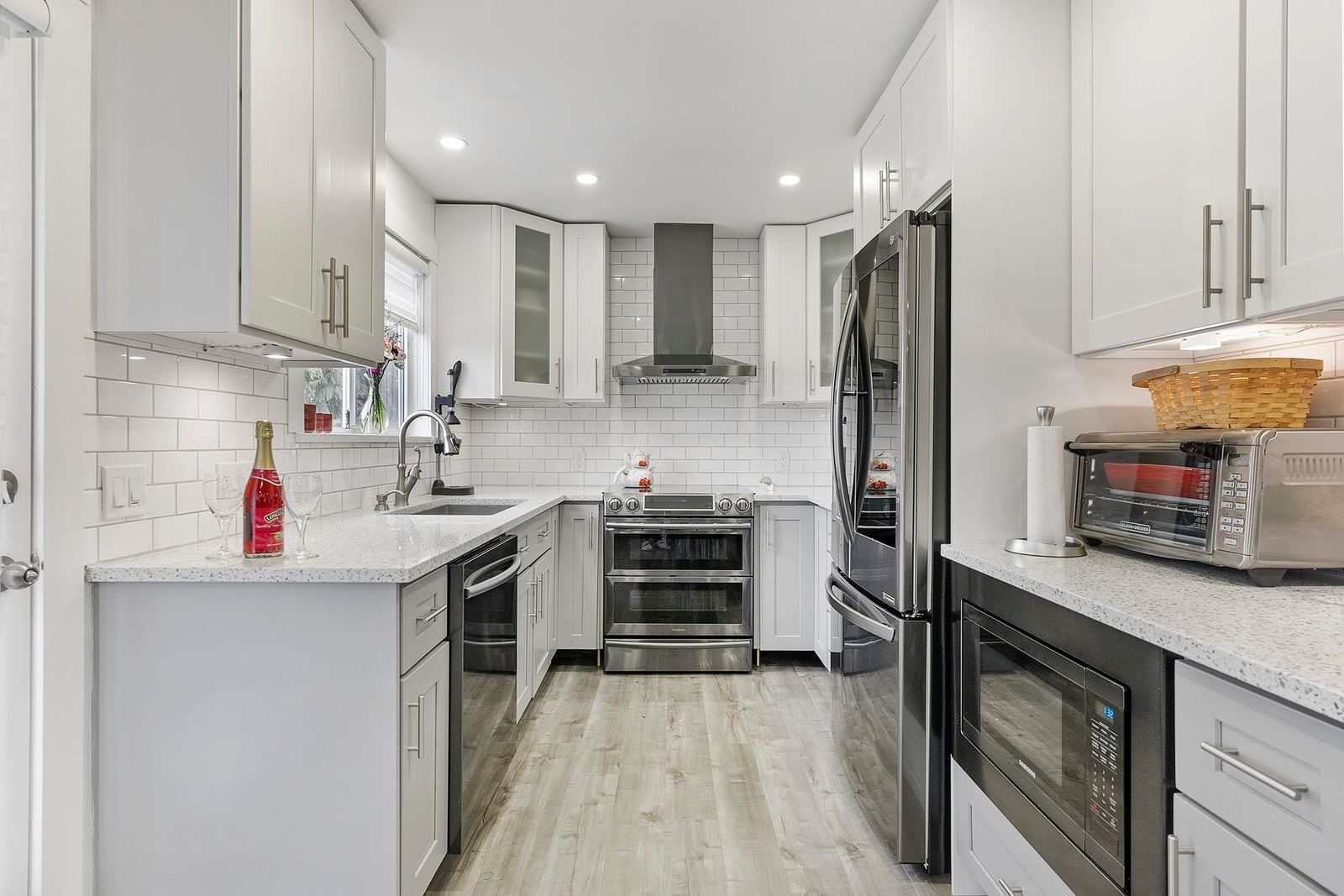 Listing Image 10