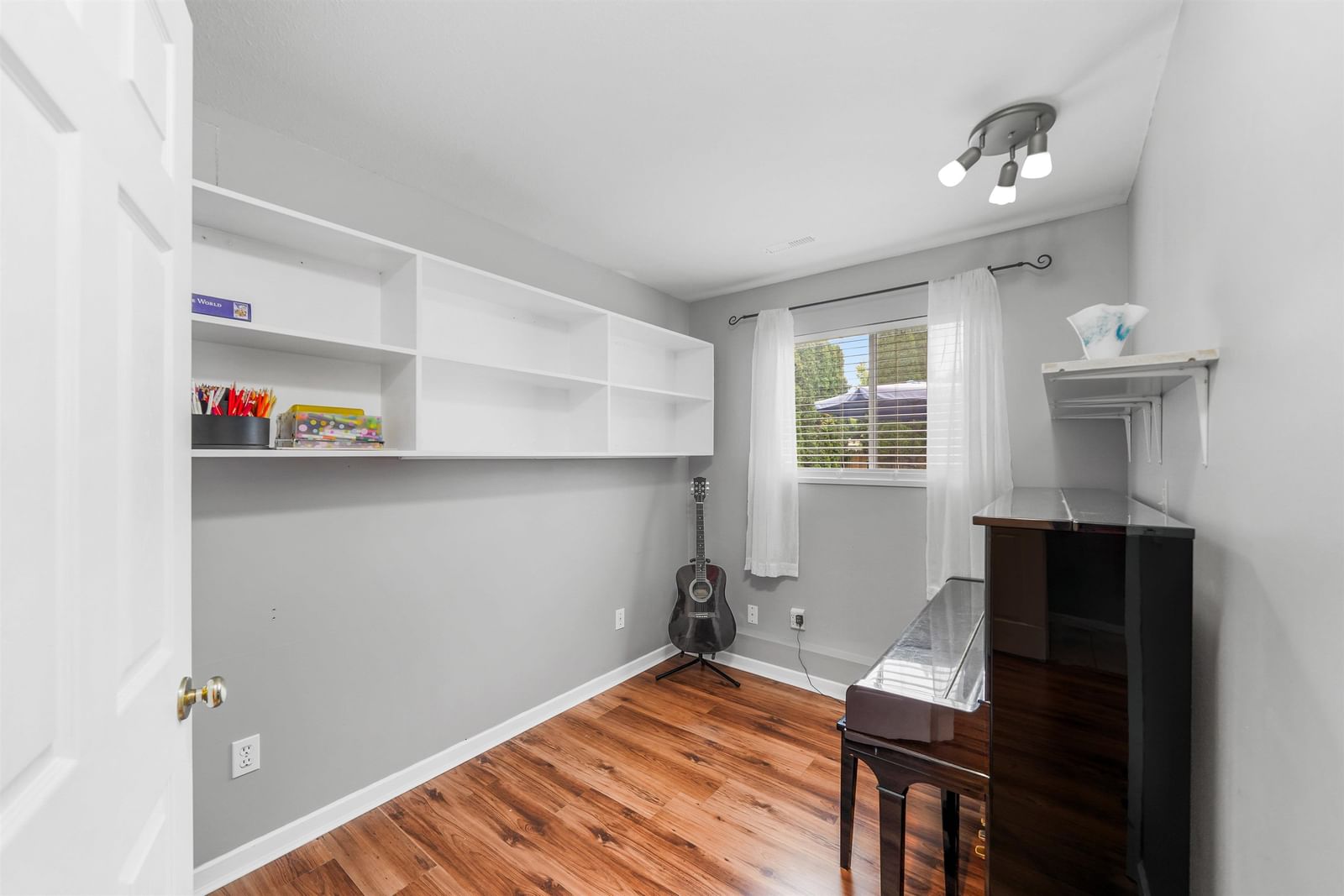 Listing Image 9
