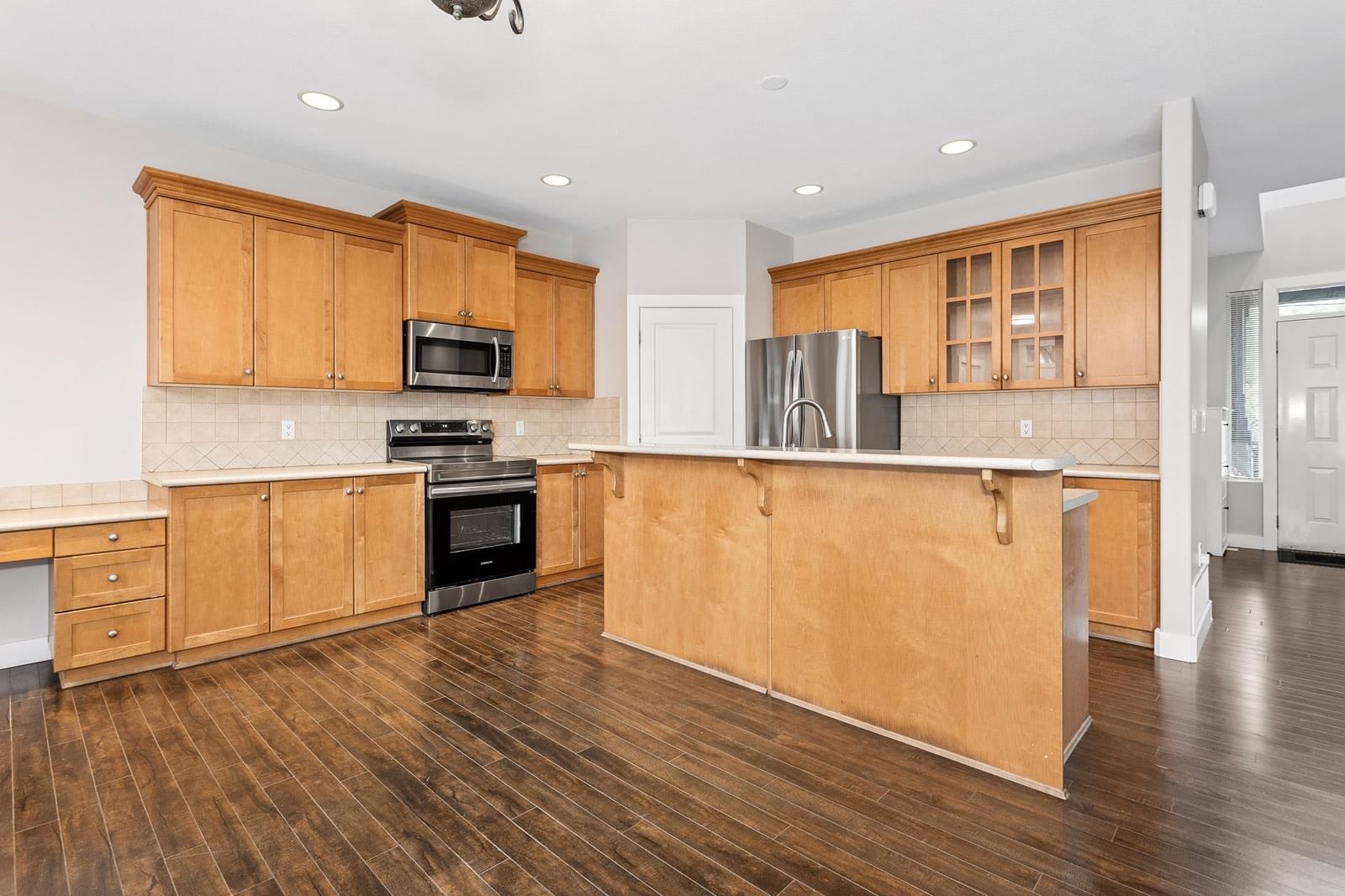 Listing Image 8