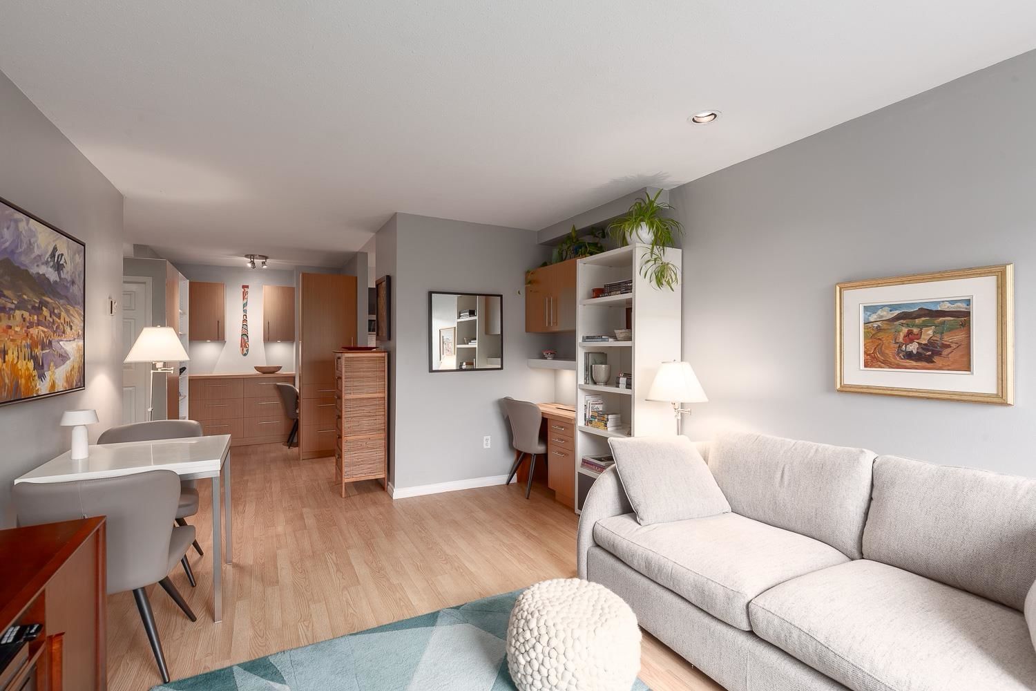 Listing Image 5