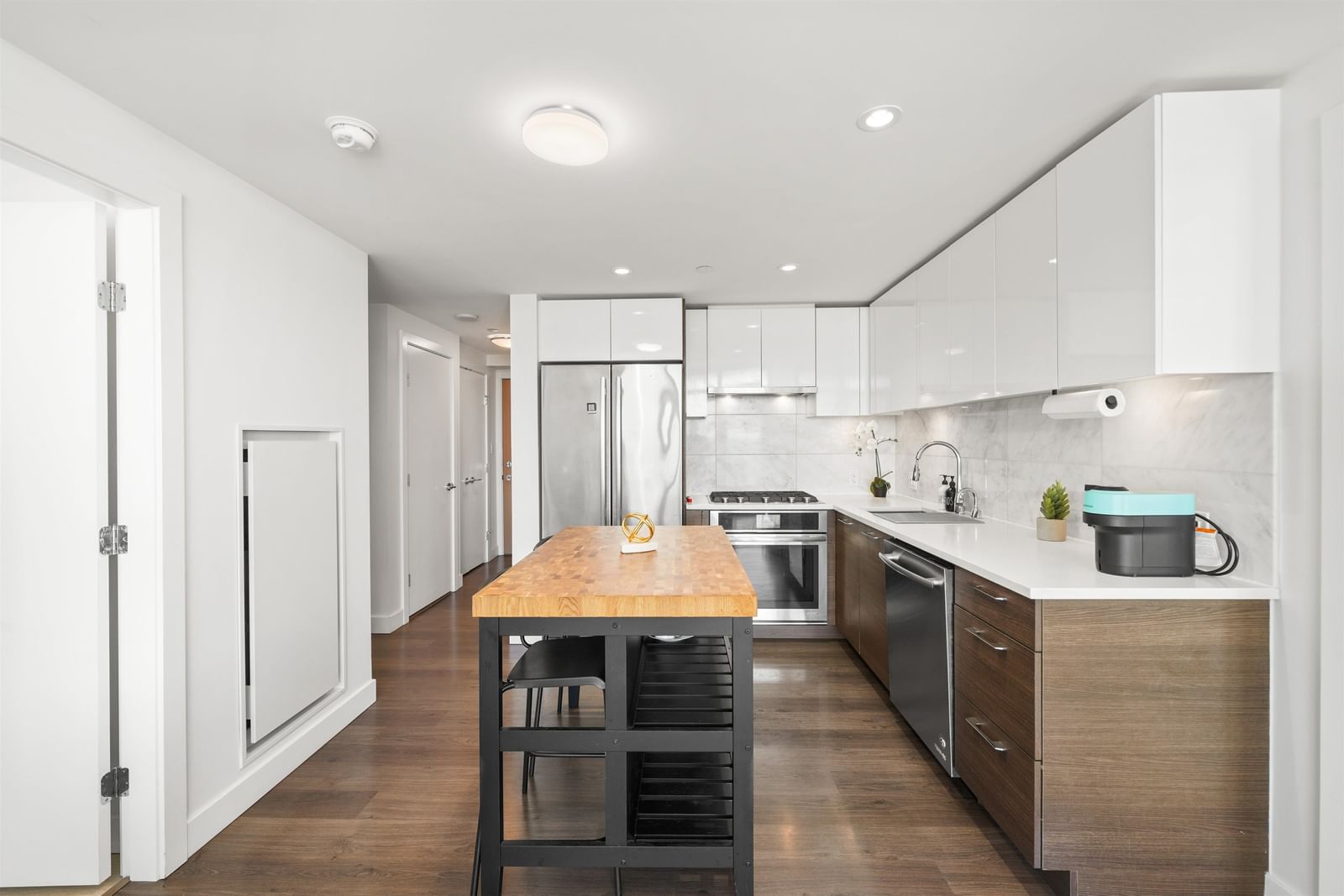 Listing Image 9