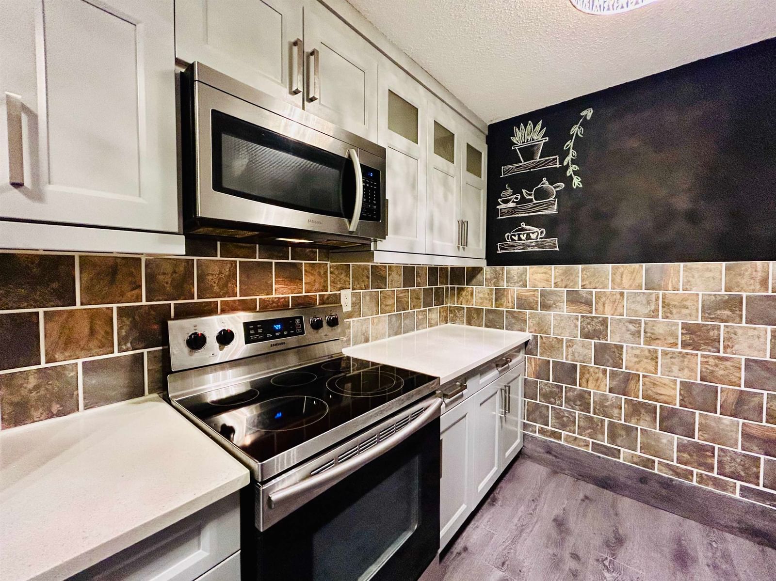Listing Image 4
