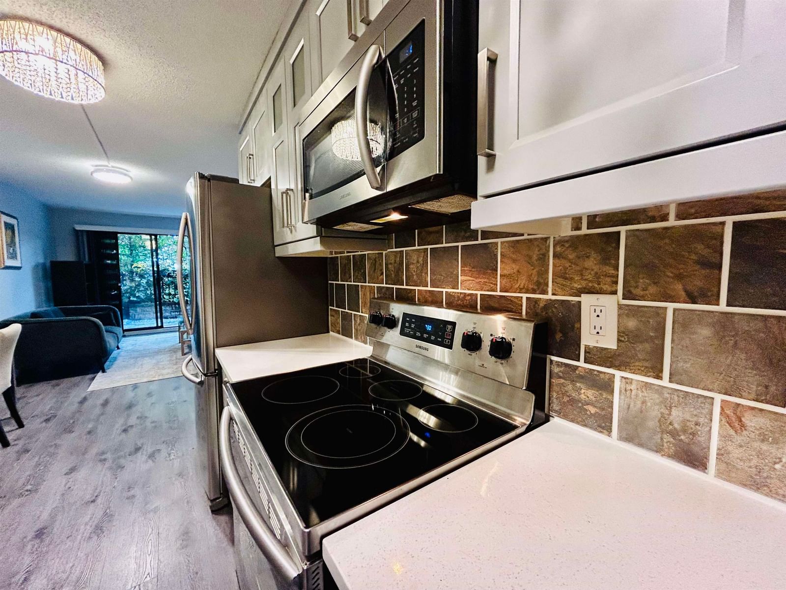 Listing Image 6