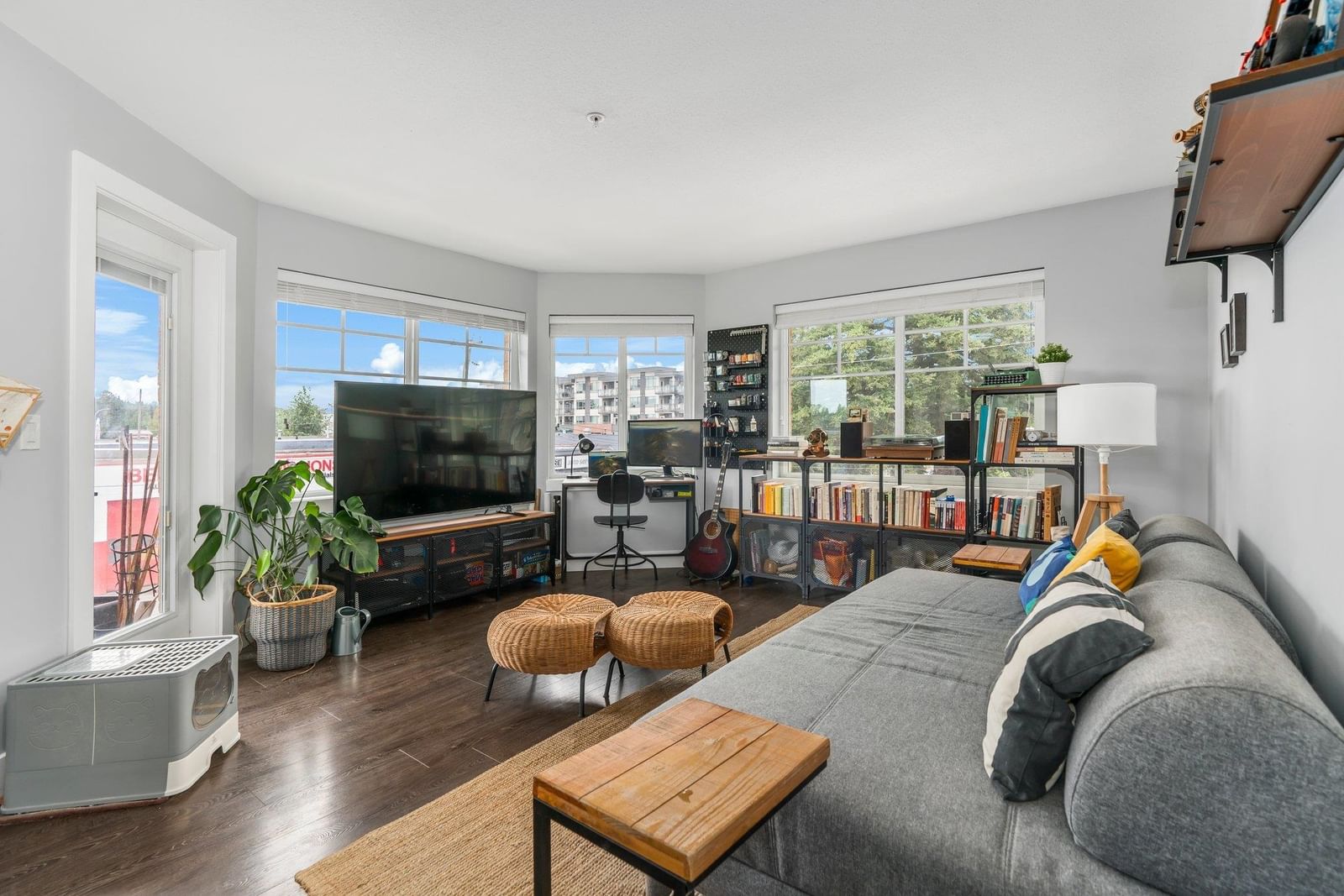Listing Image 6