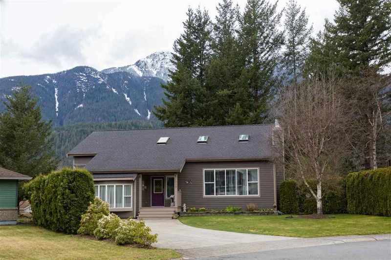 1009 Cypress Place, Squamish, British Columbia (MLS R2916686)