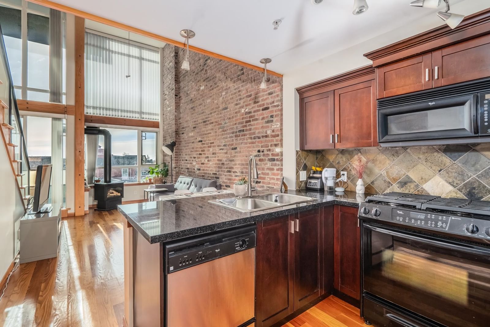 Listing Image 12