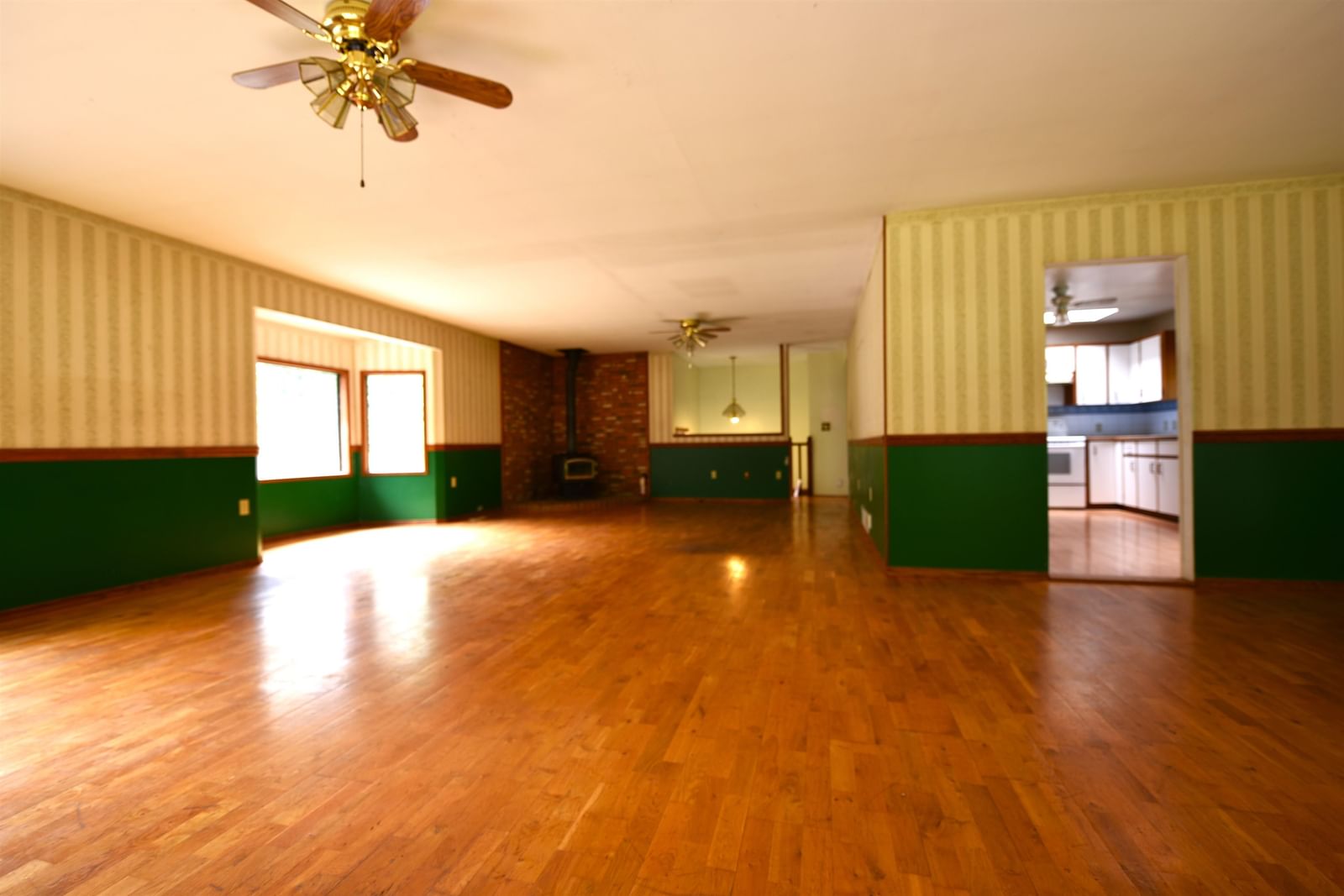 Listing Image 6