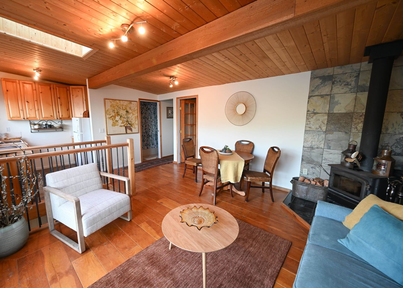 Listing Image 5