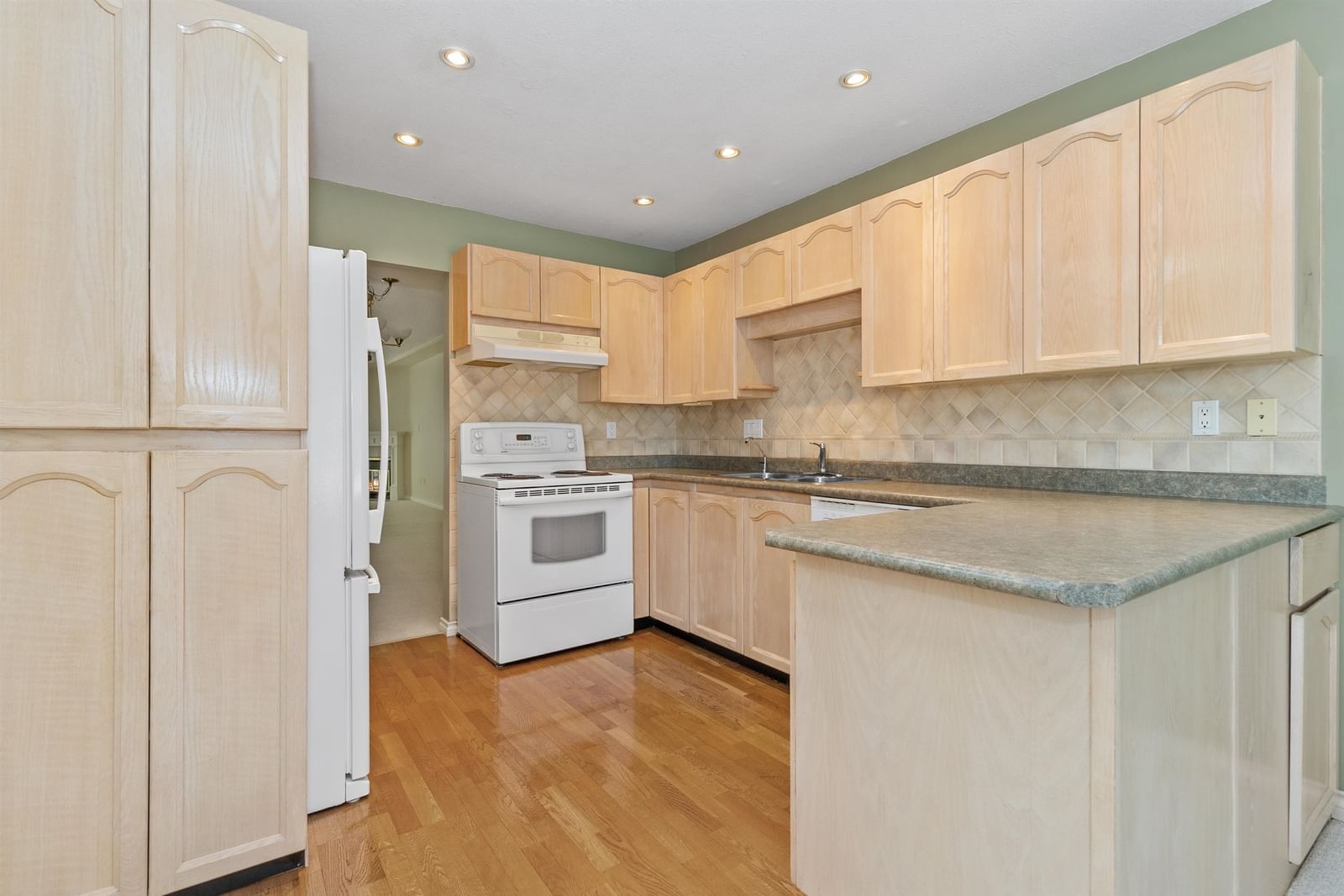 Listing Image 6