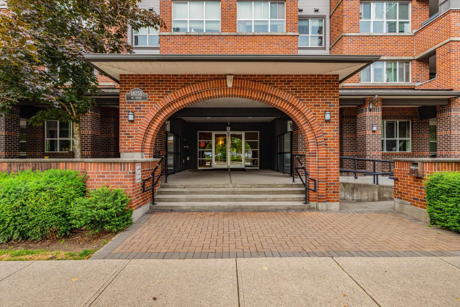 Listing Image 3