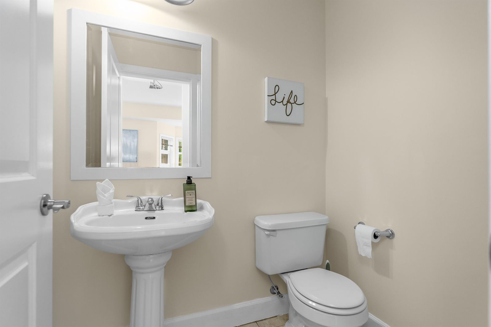 Listing Image 9