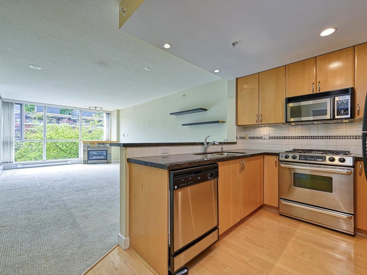 Listing Image 8