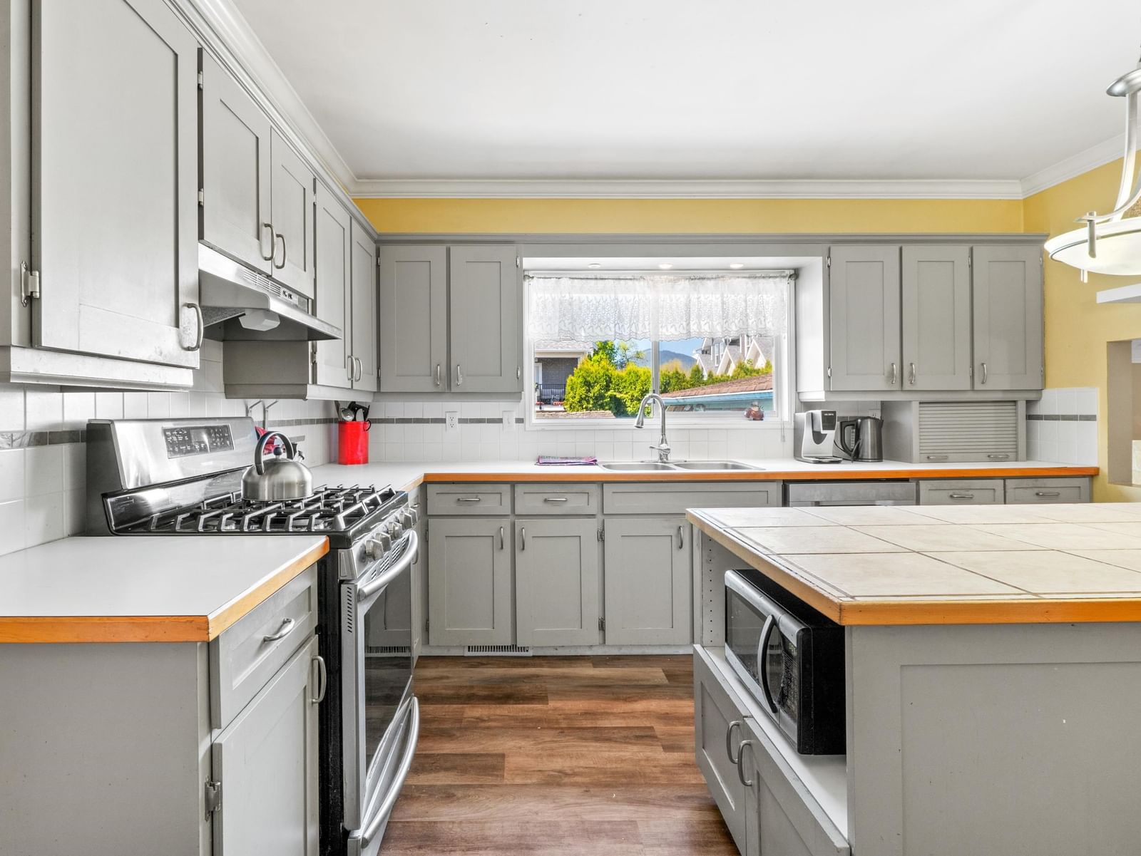 Listing Image 12