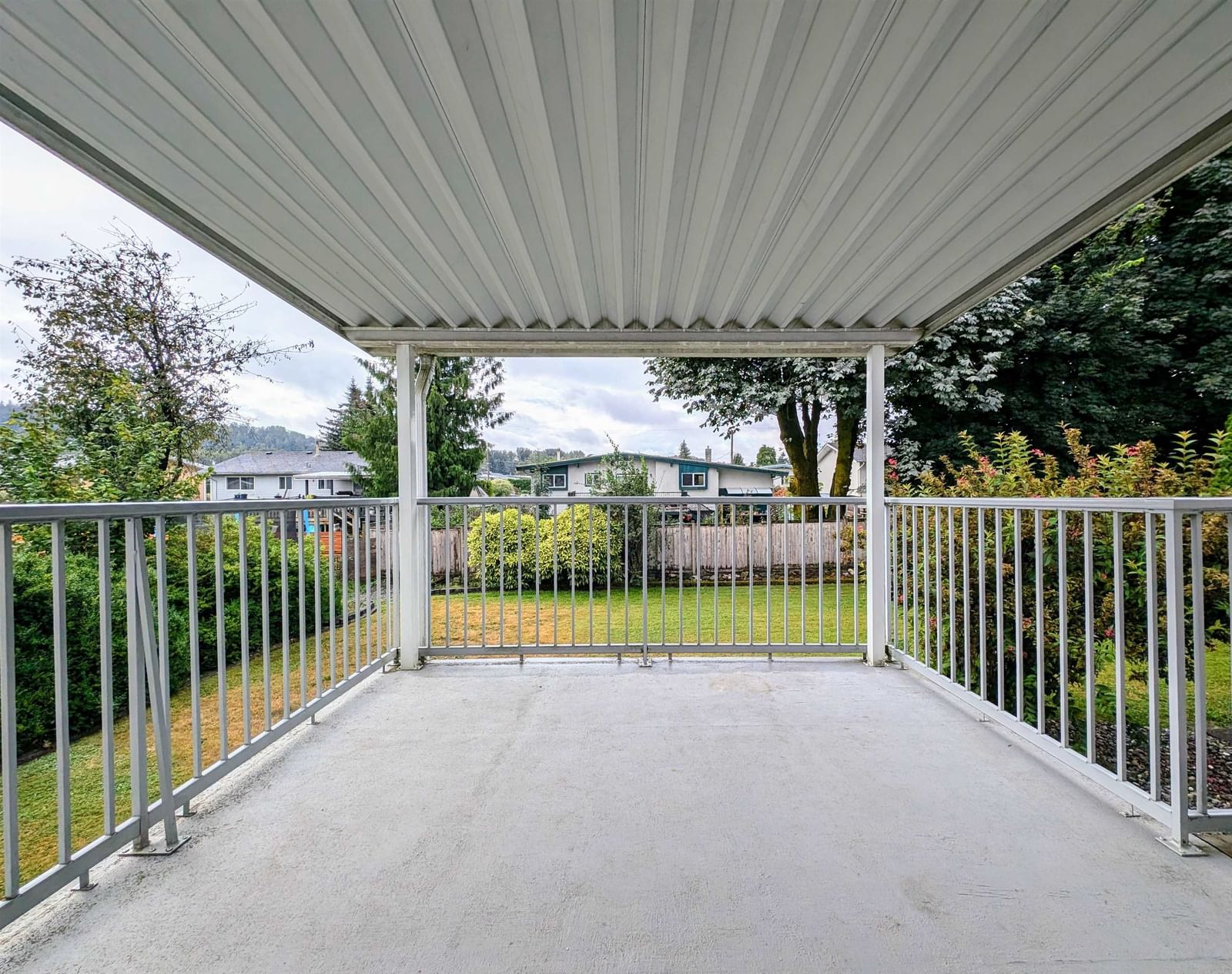 Listing Image 4