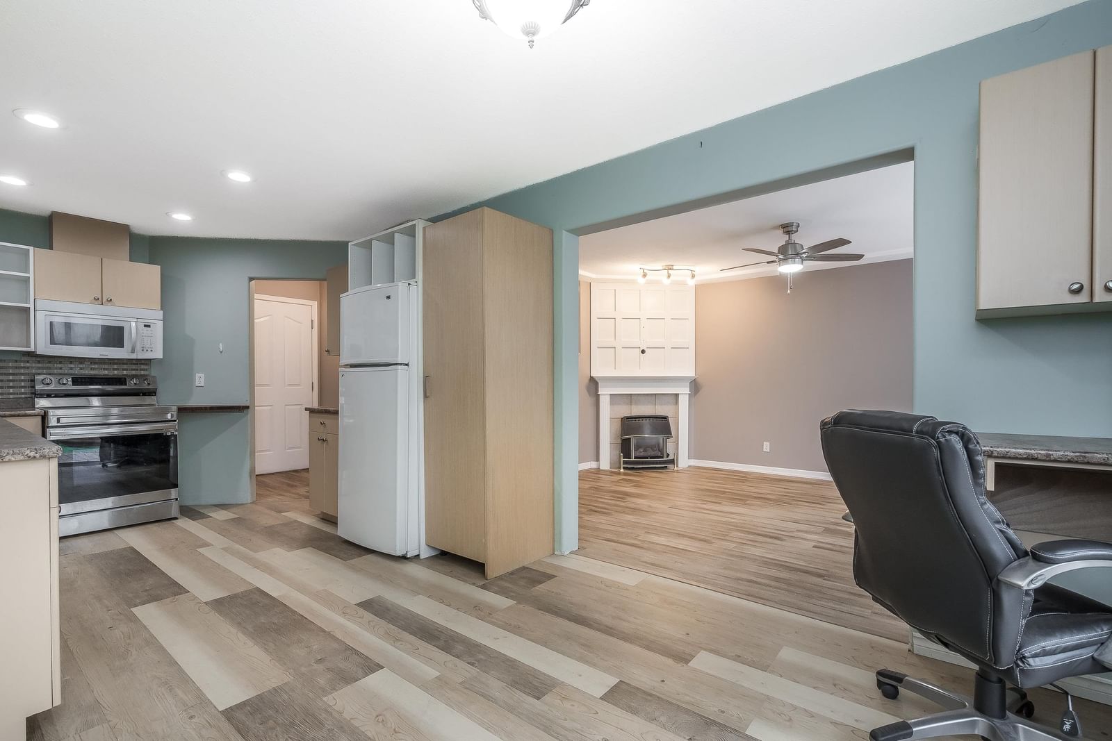 Listing Image 12