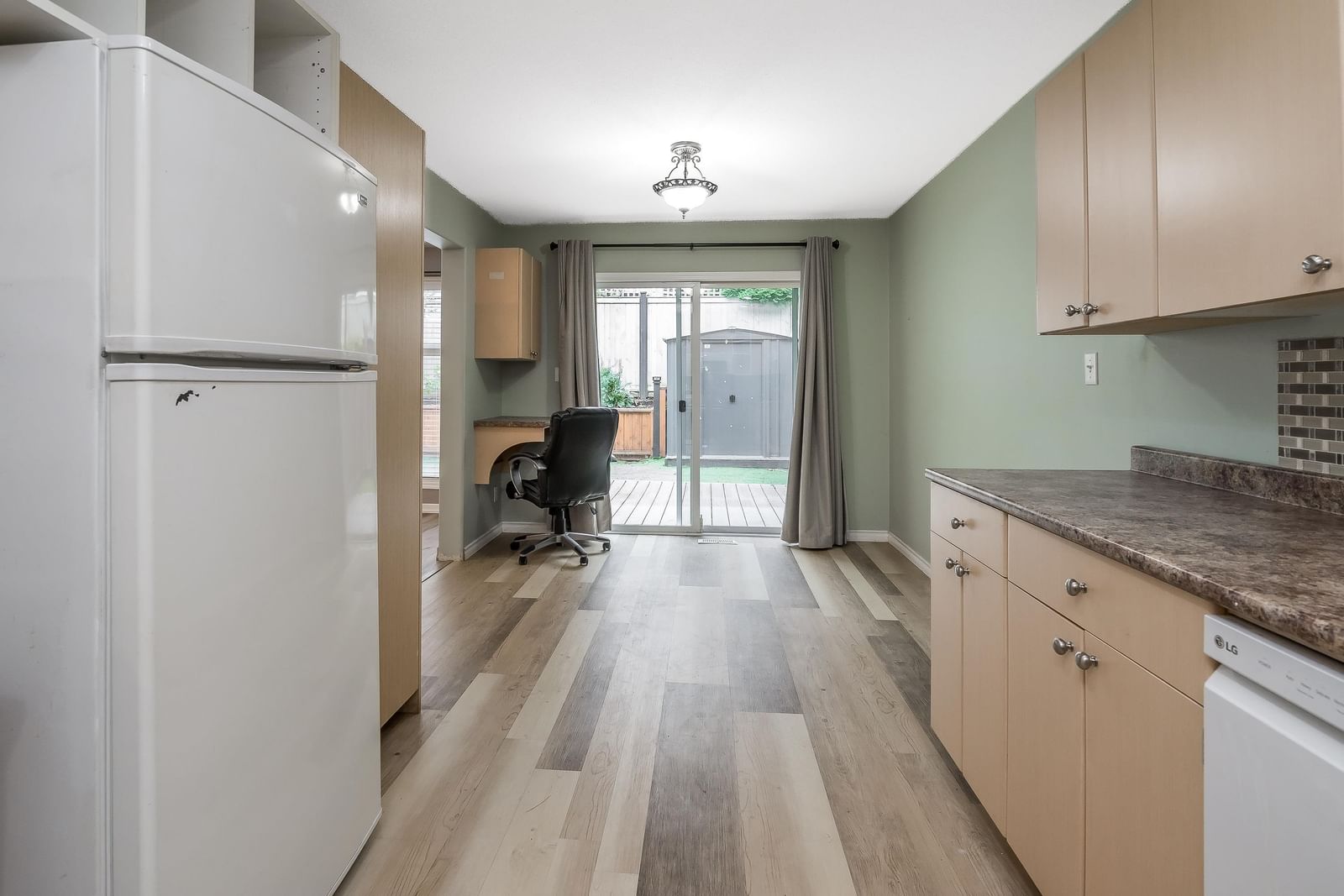 Listing Image 8