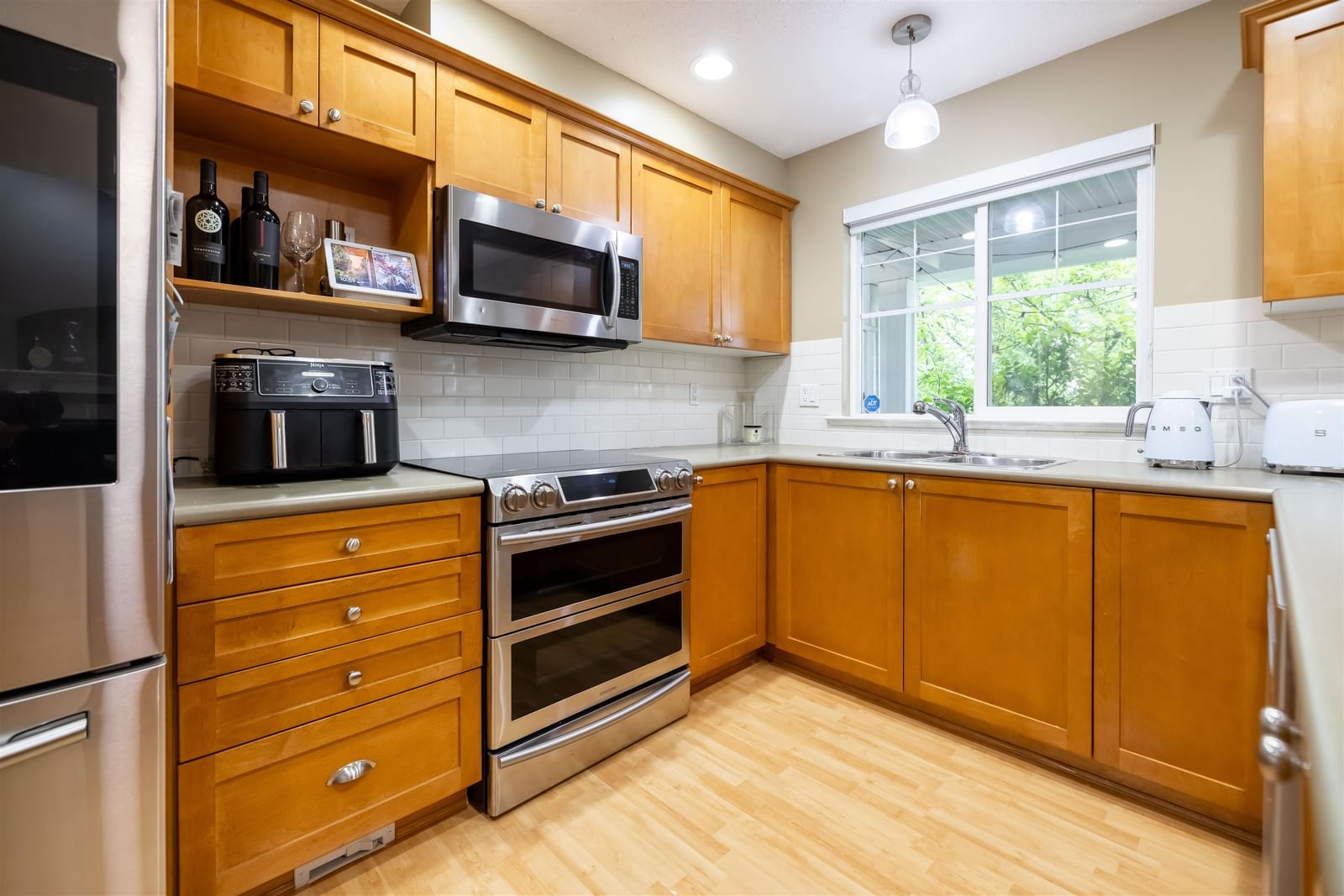 Listing Image 11