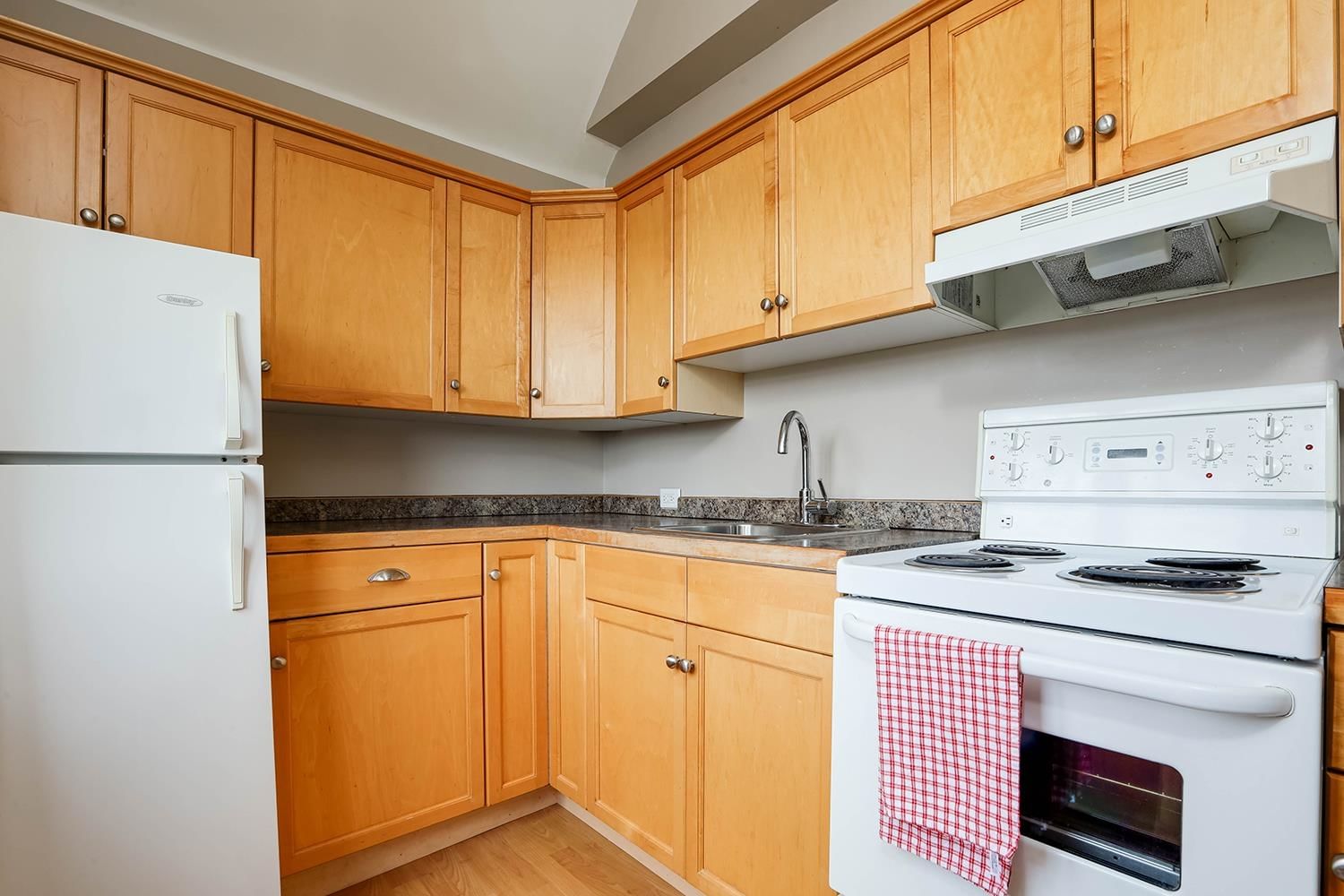 Listing Image 17