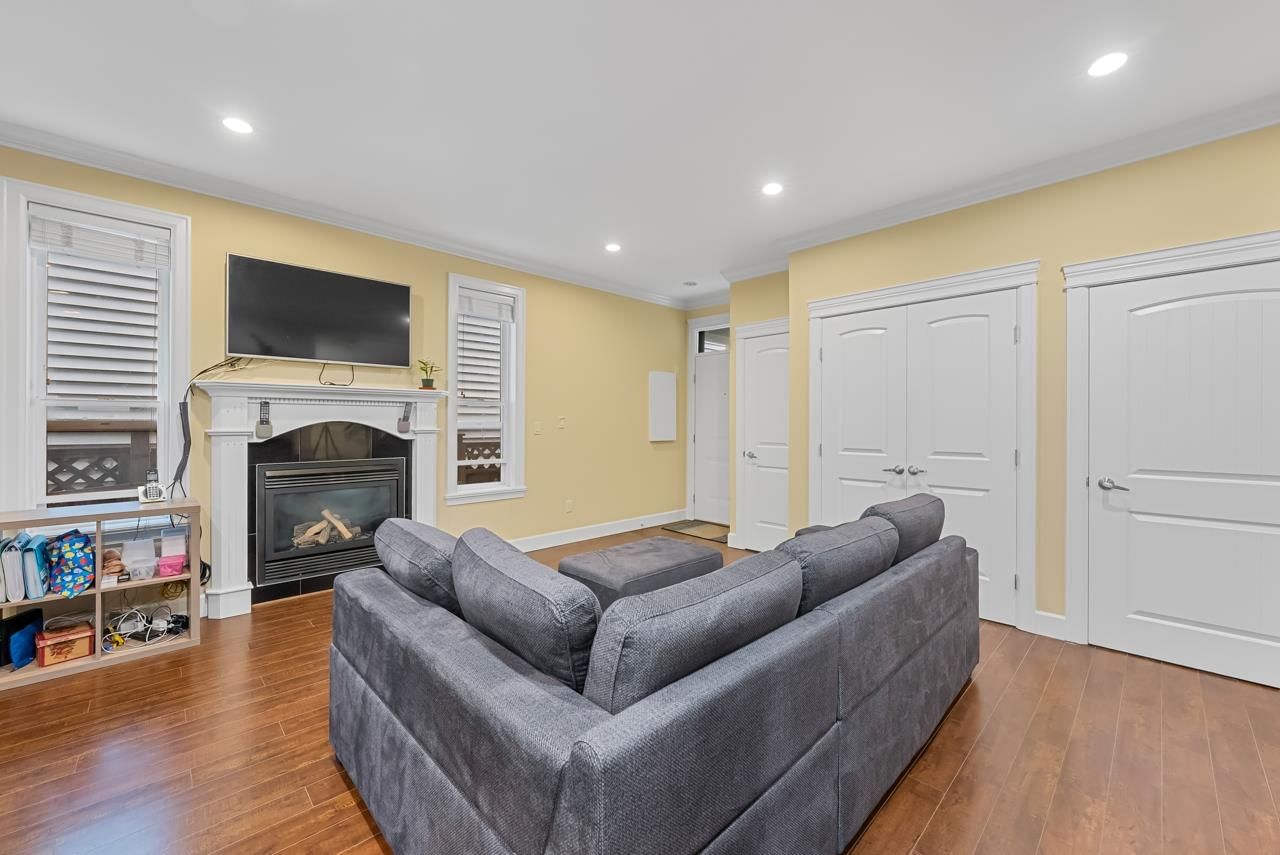 Listing Image 8