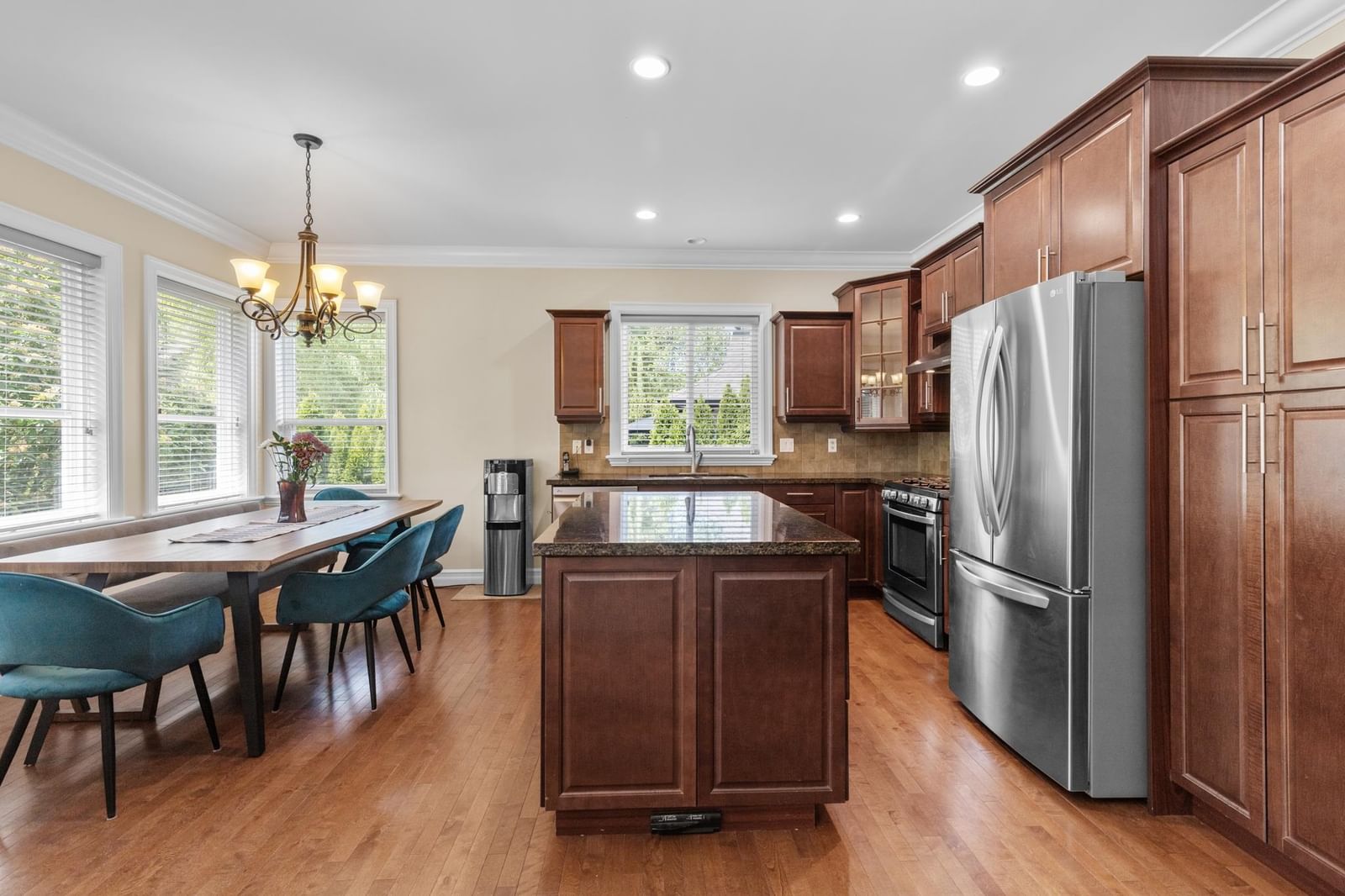 Listing Image 10