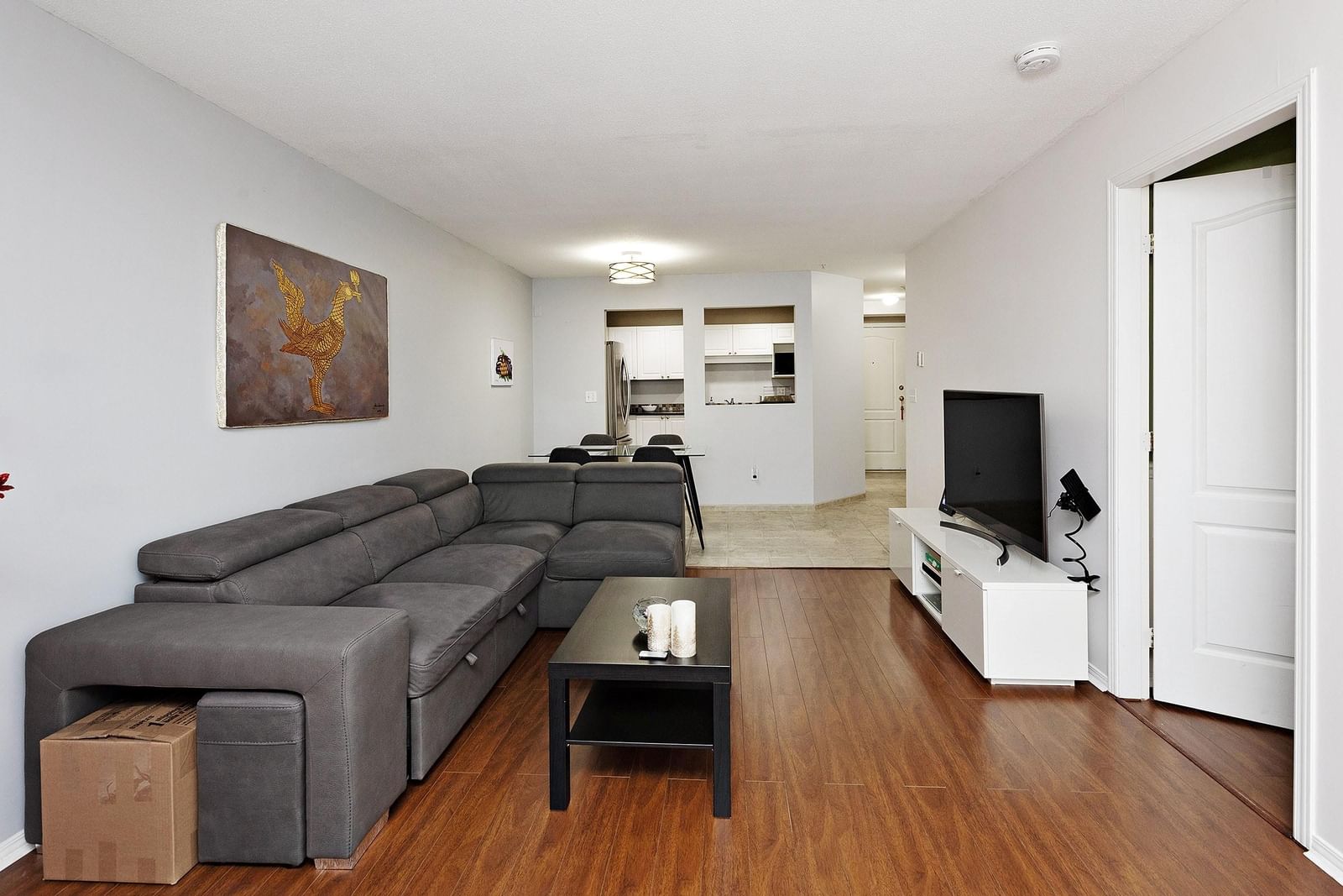 Listing Image 11