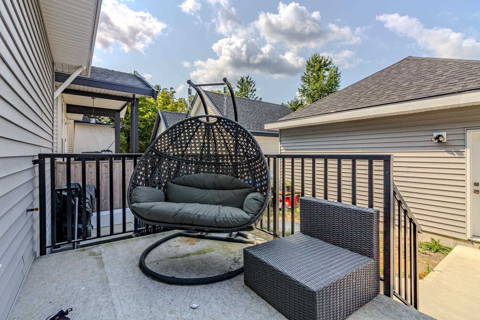 Listing Image 11