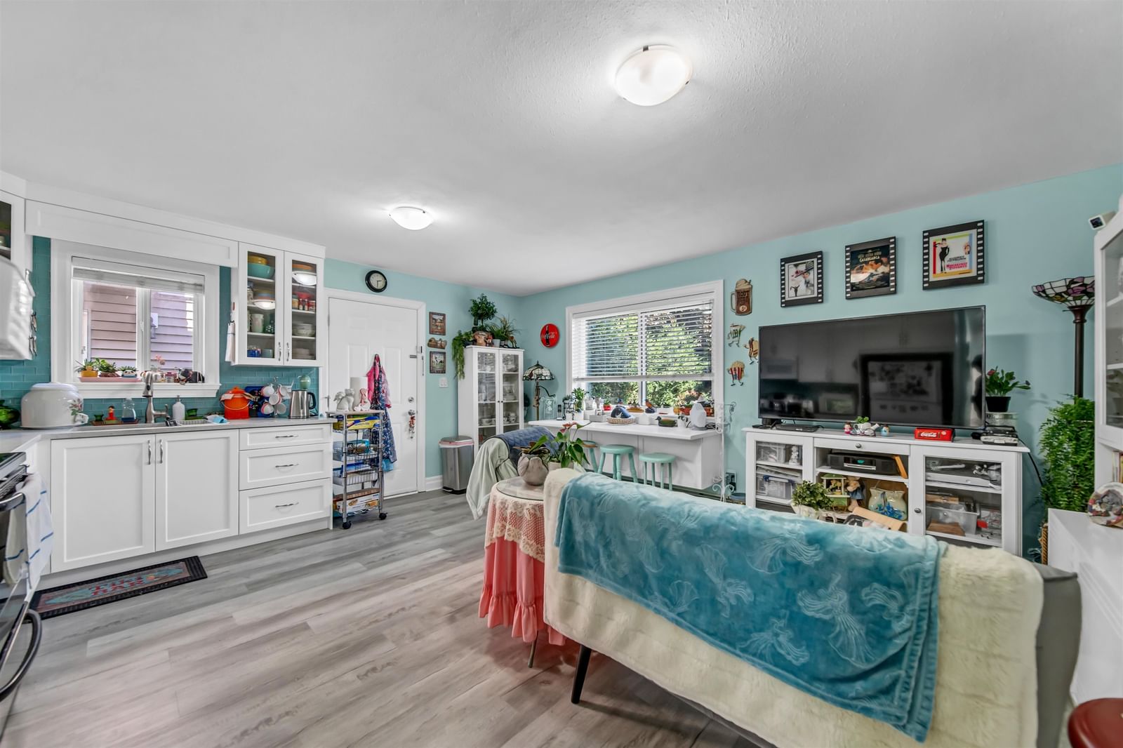 Listing Image 10