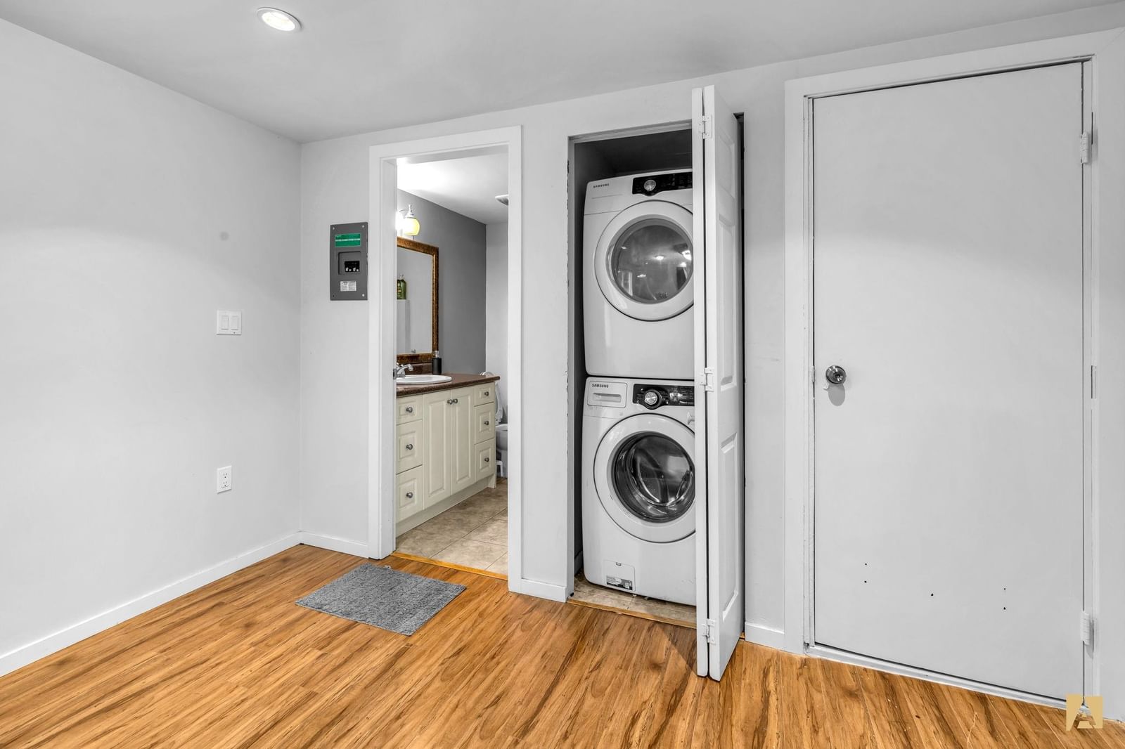 Listing Image 17