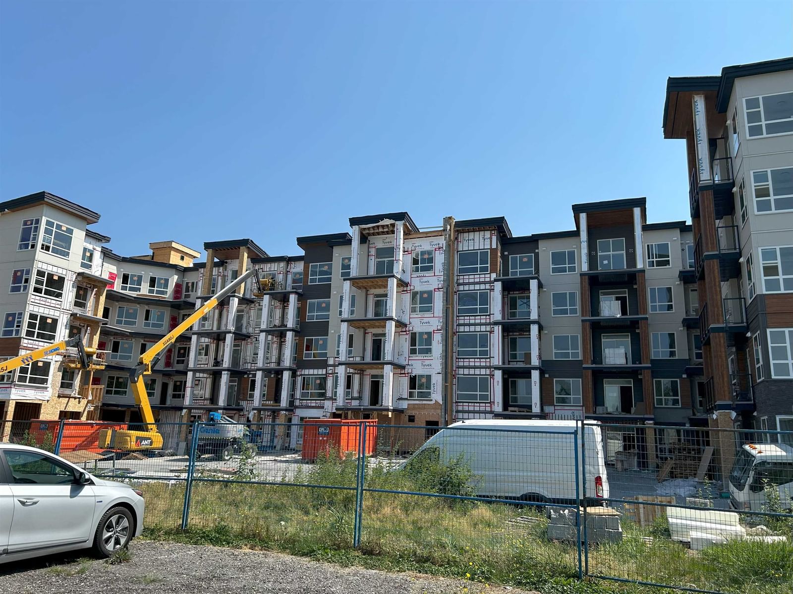 Listing Image 4