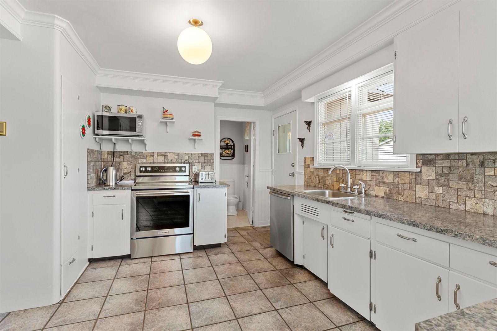 Listing Image 10