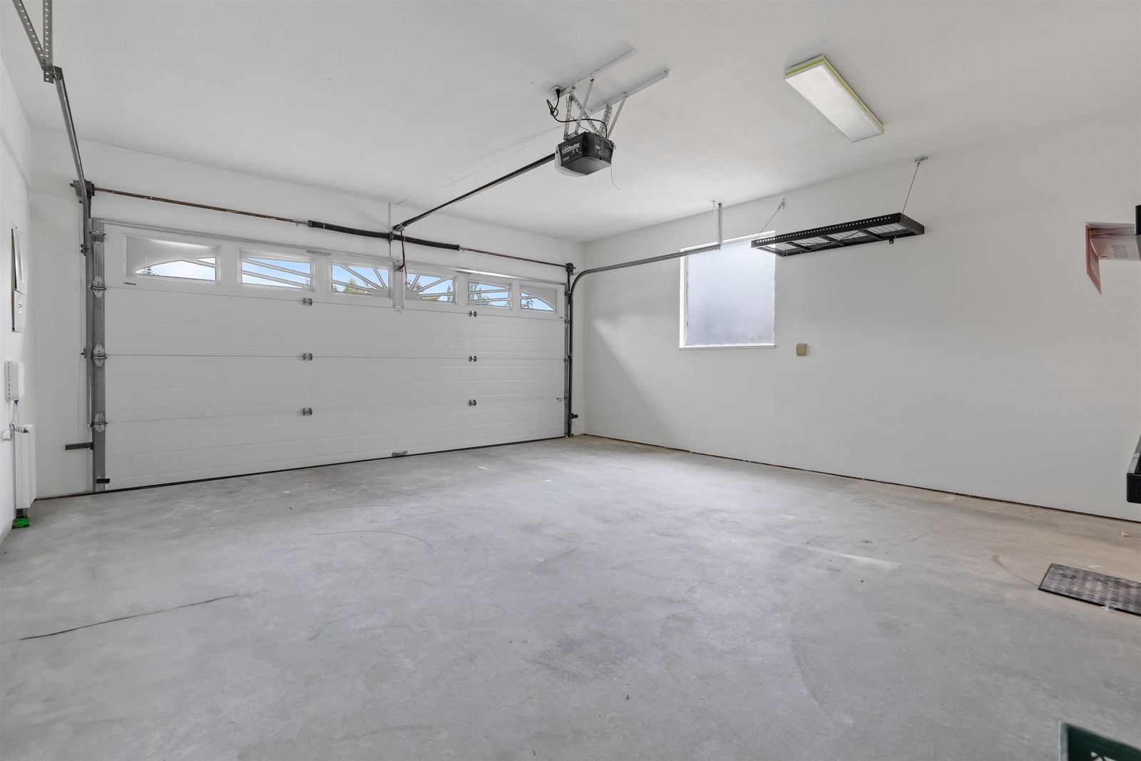Listing Image 28