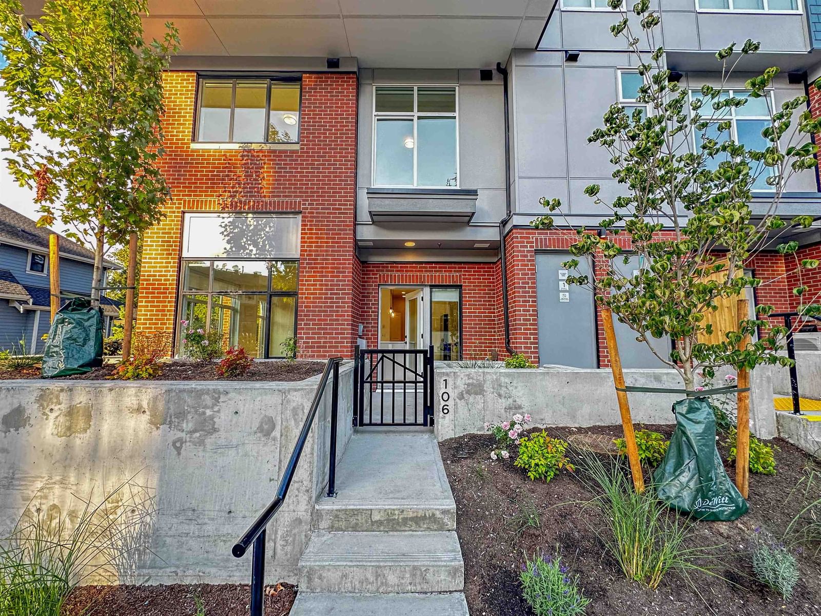 Listing Image 5