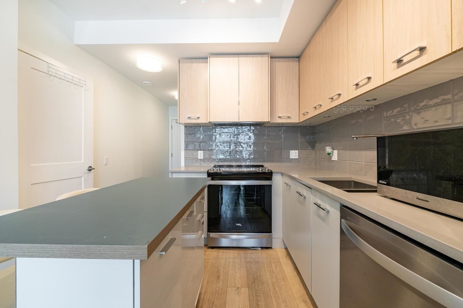Listing Image 9