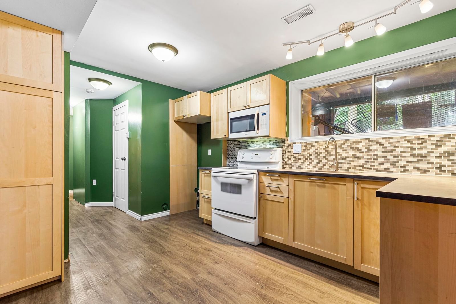 Listing Image 19