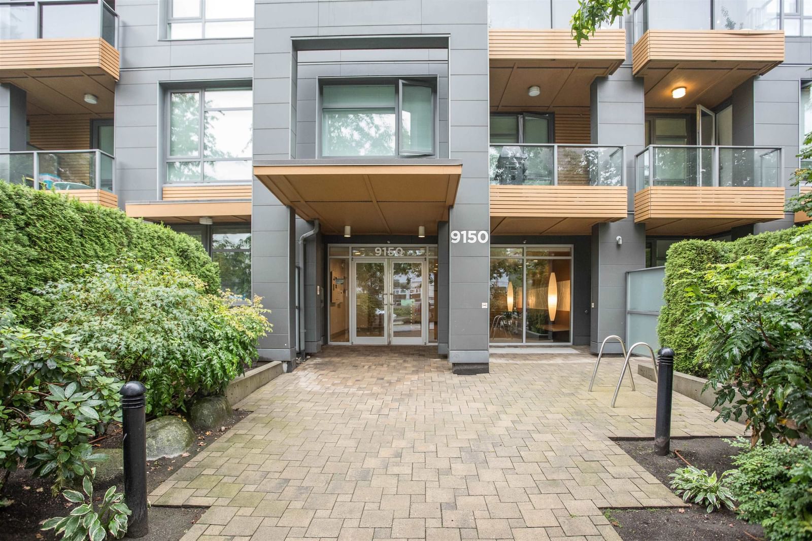 Listing Image 4