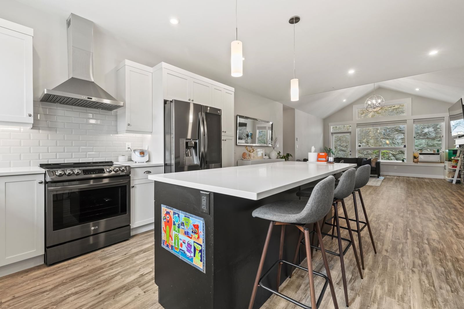Listing Image 11