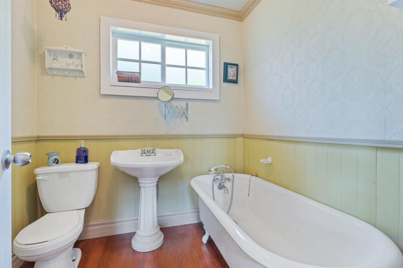 Listing Image 11