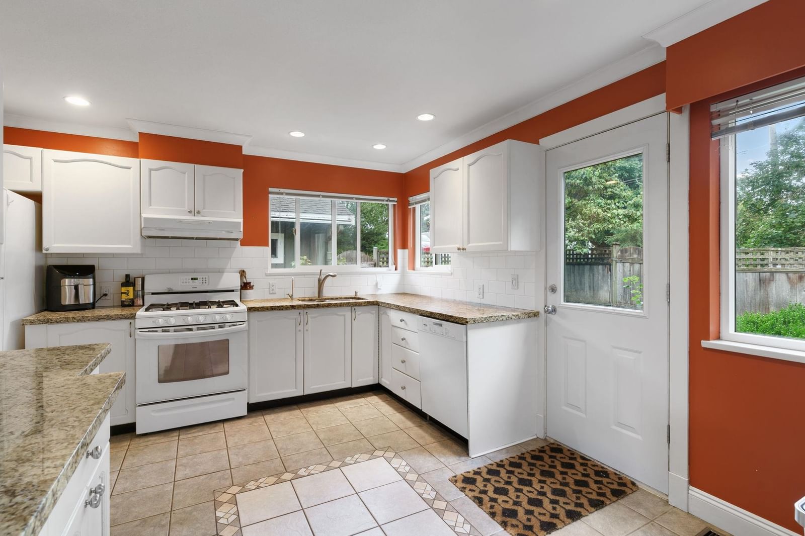 Listing Image 9